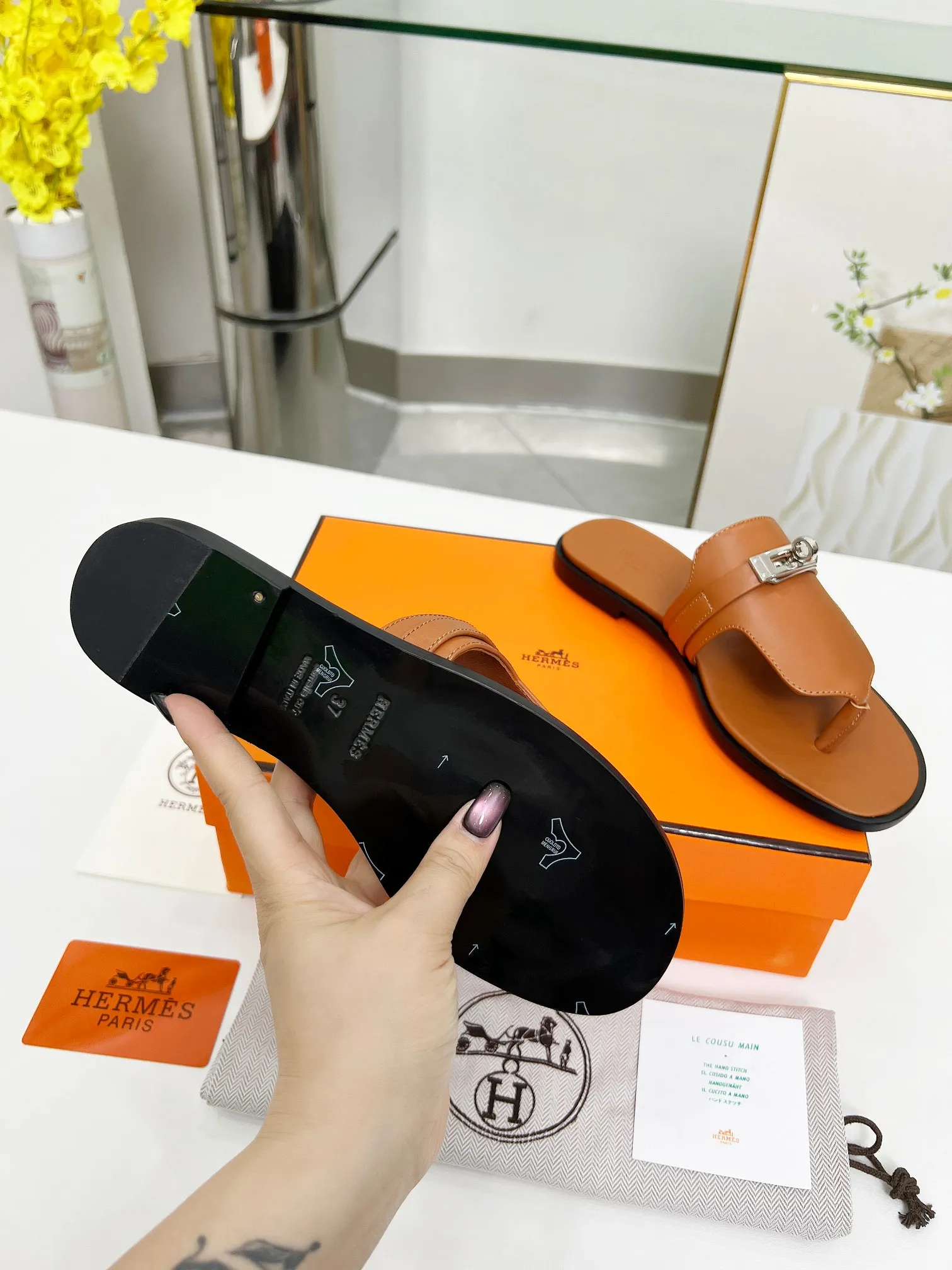 👟👟Ex-factory price 480👟👟 Women's shoes, women's clothing (top version) 👫Hermes Hermes ❗️❗️Original purchase and development⚠️ A must-have artifact for daily home, travel and vacation🉑. High-end quality Code number: 35-40 (41/42 can be customized)